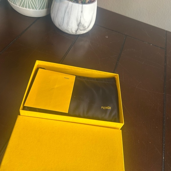 Fendi Roma Full Inclusion - Picture 10 of 17